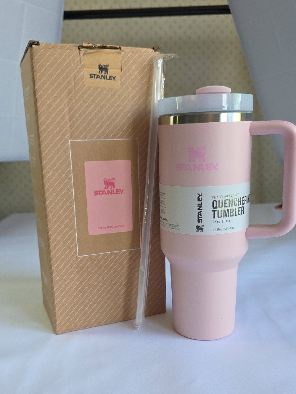Stanley Quencher H2.0 40oz Light Pink Tumbler NWT Handle And Straw
